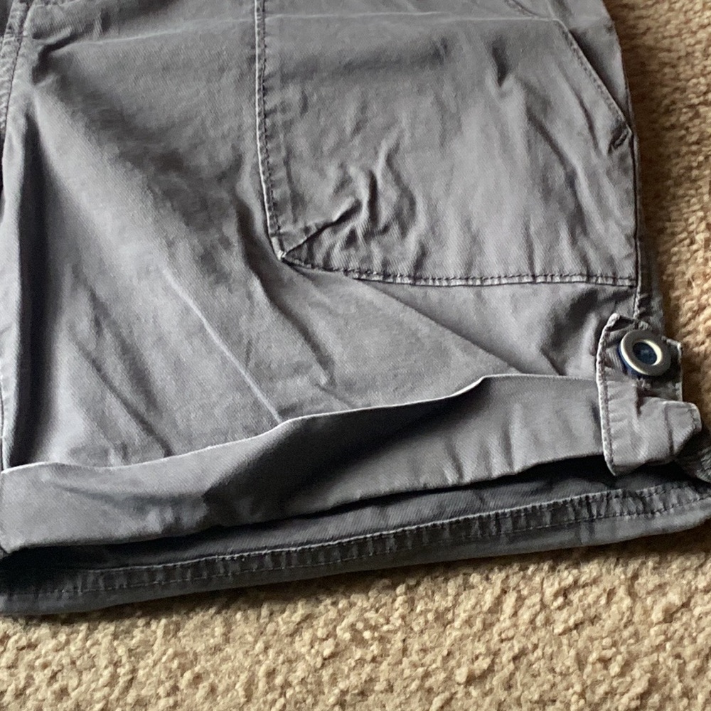 Gray shorts - Picture 4 of 11